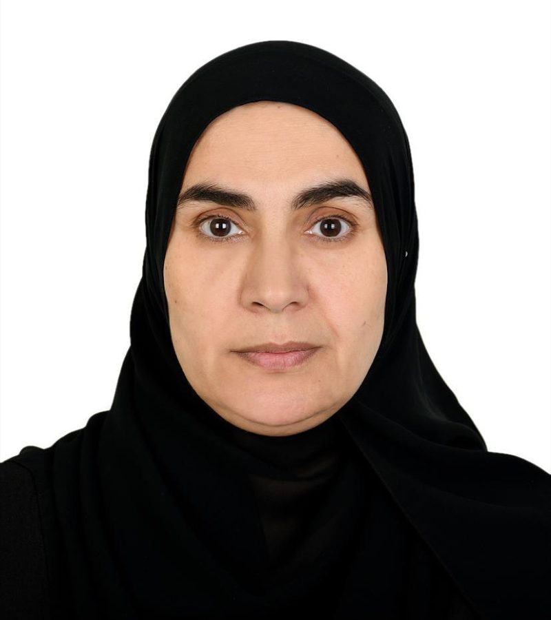 الأستاذة هاله مصطفي